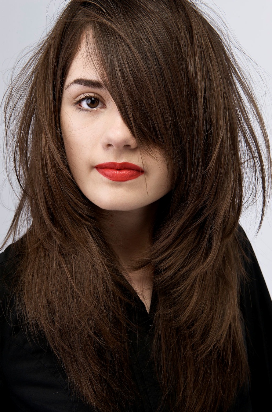 chocolate-brown-hair-dye-with-red-lipstick